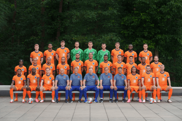 热刺惊险逆,转曼联,晋级英联杯,世界杯外围,2026世界杯,外围投注,赔率分析,赛事攻略